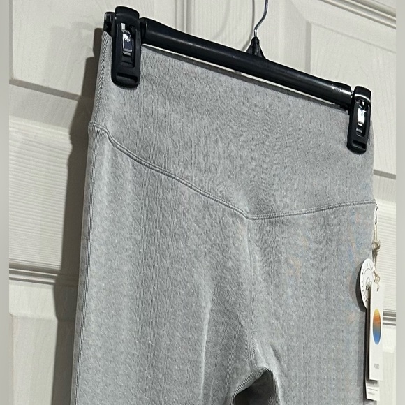 Vuori Women's Medium Textured Chilled Out Legging Houndstooth Grey Pattern NWT - Picture 3 of 8